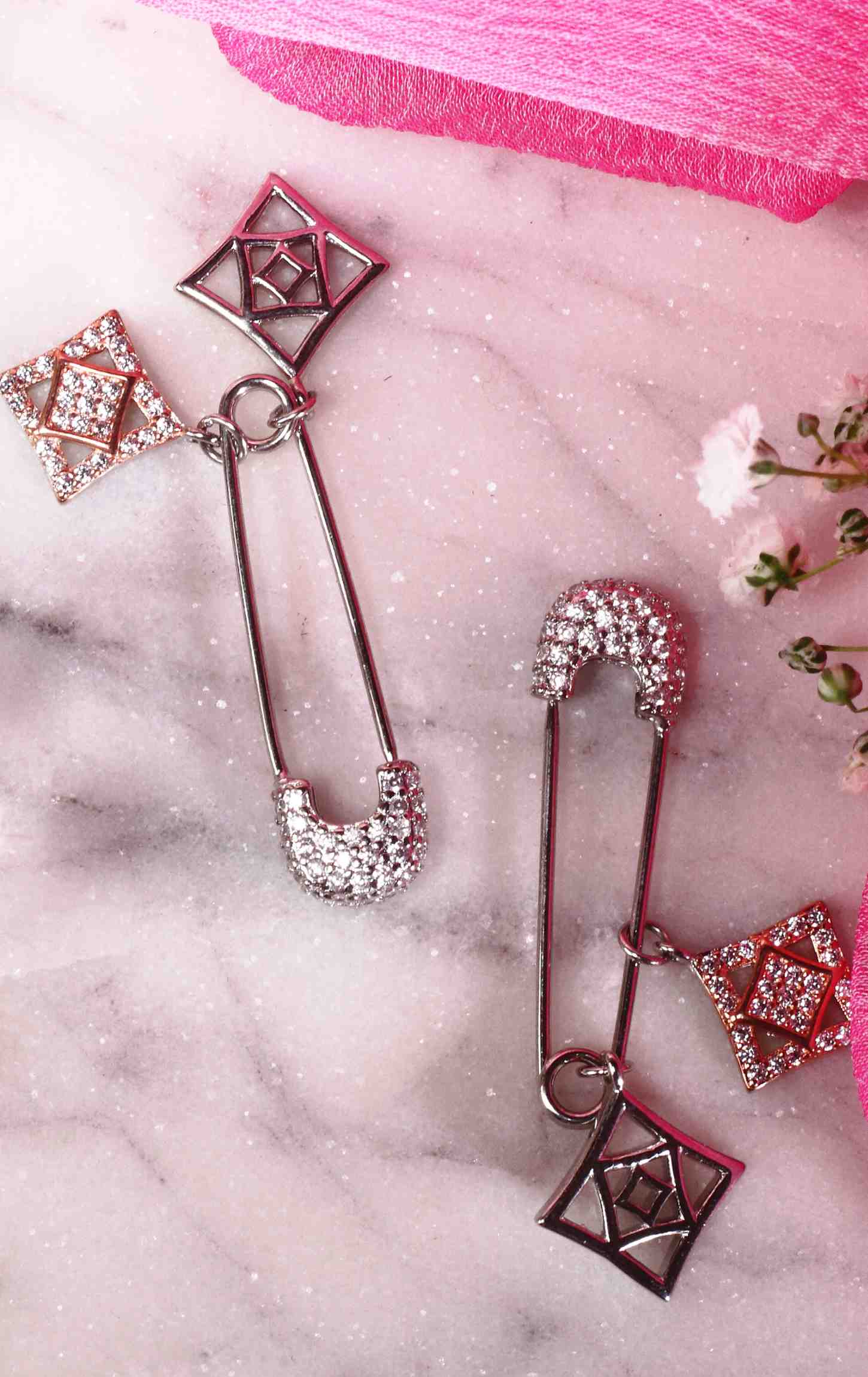 Zircon Safety-Pin Earring With Square Chams Silver