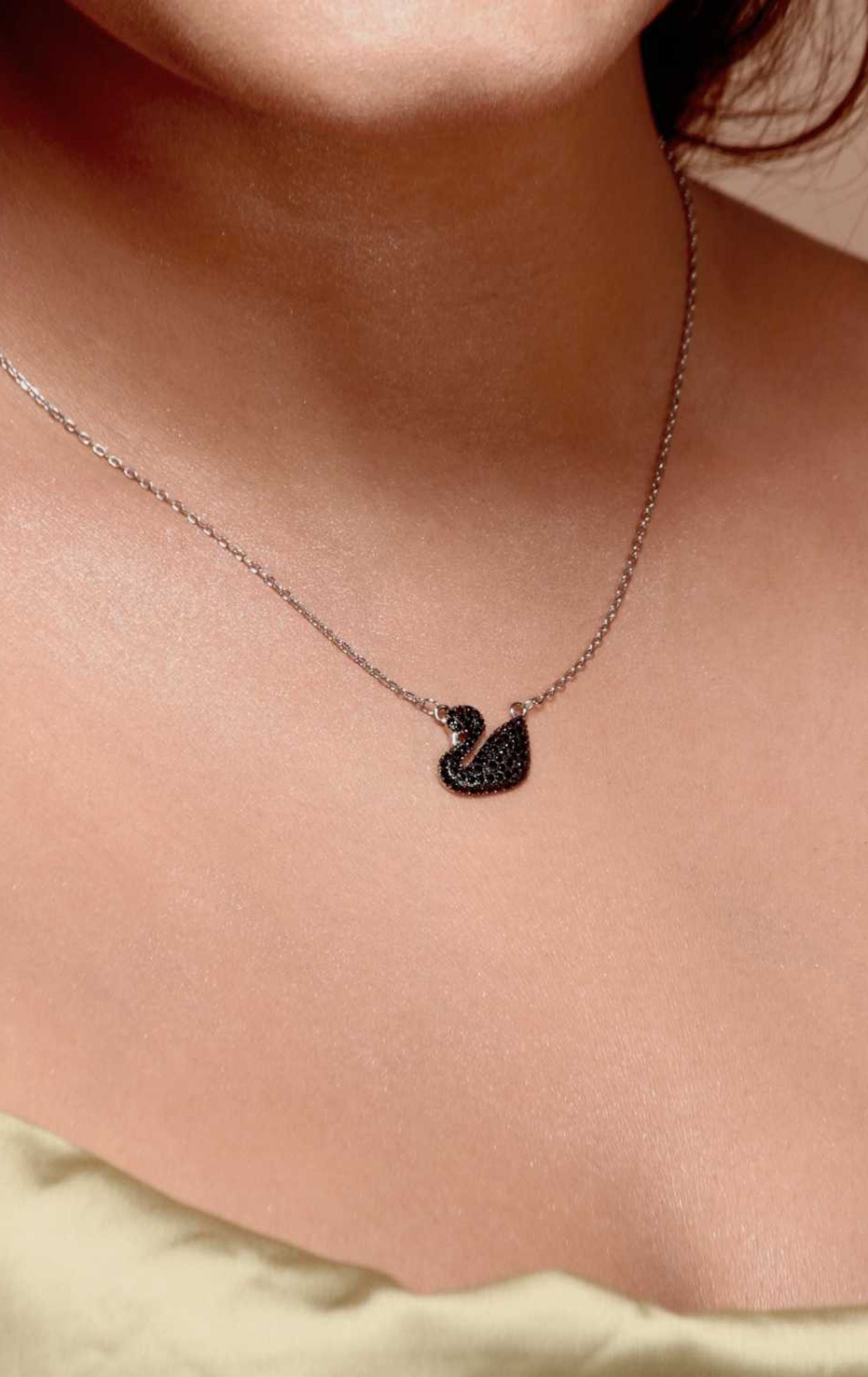 Zirconic Black Swan Pendant Silver