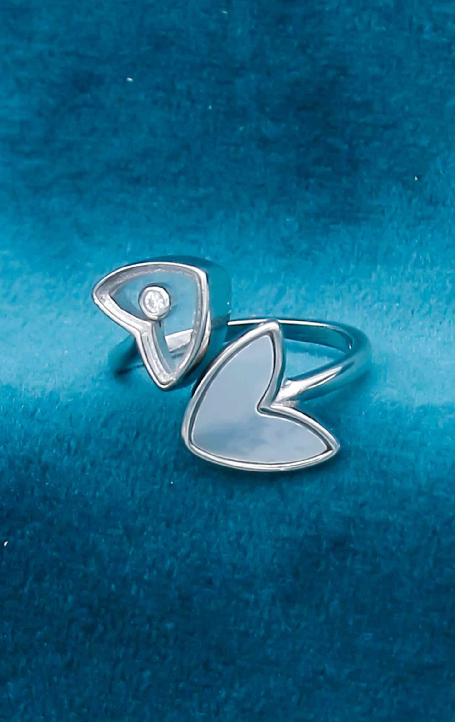 Mother-of-Pearl & Zircon Embedded Heart Ring