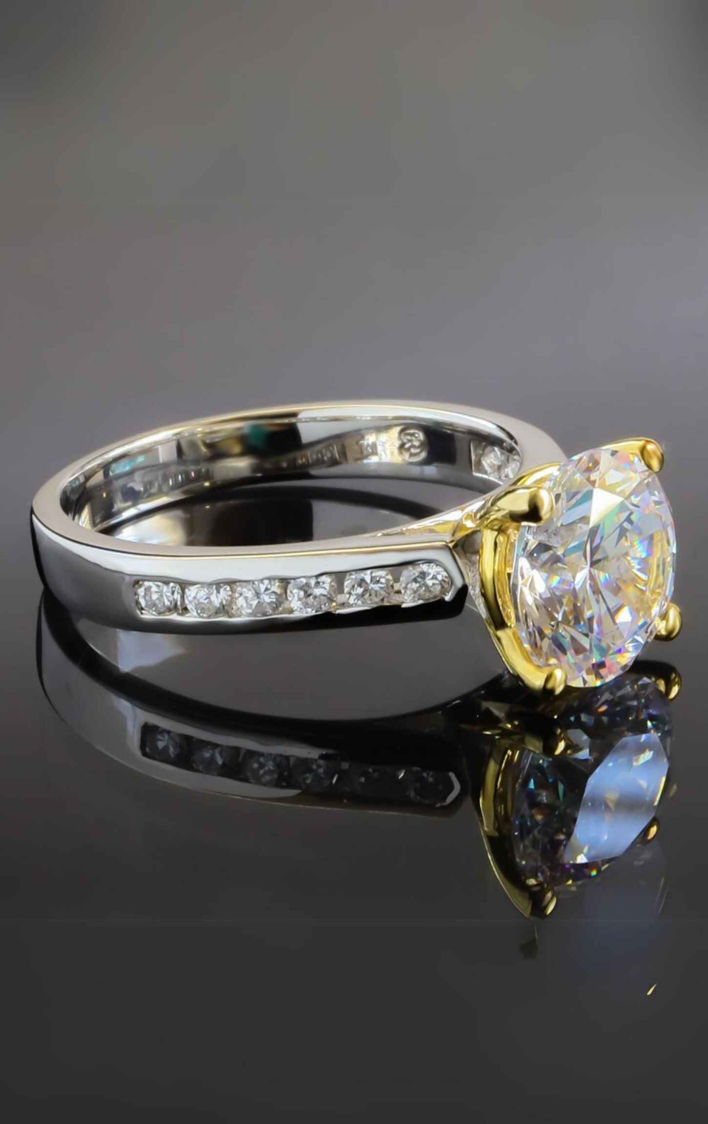 Soliaire Ring With Zirconia Gemstone