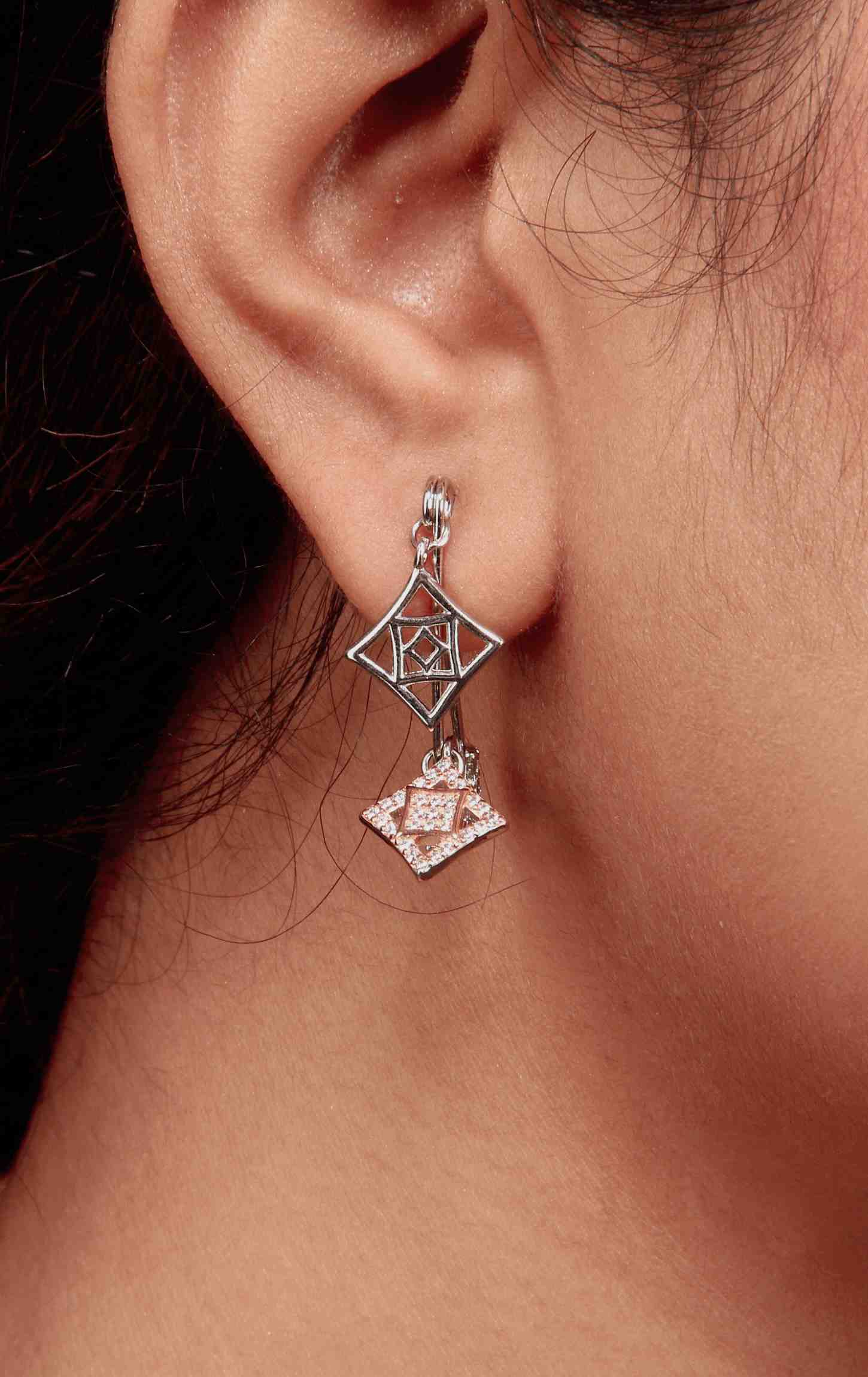 Zircon Safety-Pin Earring With Square Chams Silver
