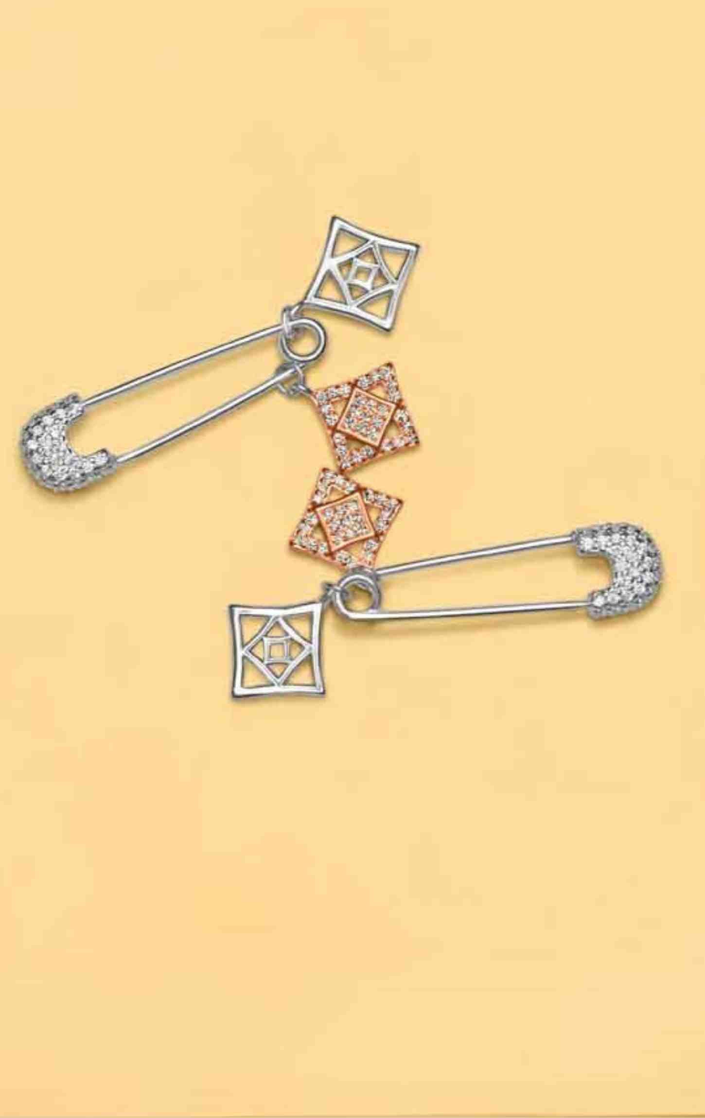 Zircon Safety-Pin Earring With Square Chams Silver