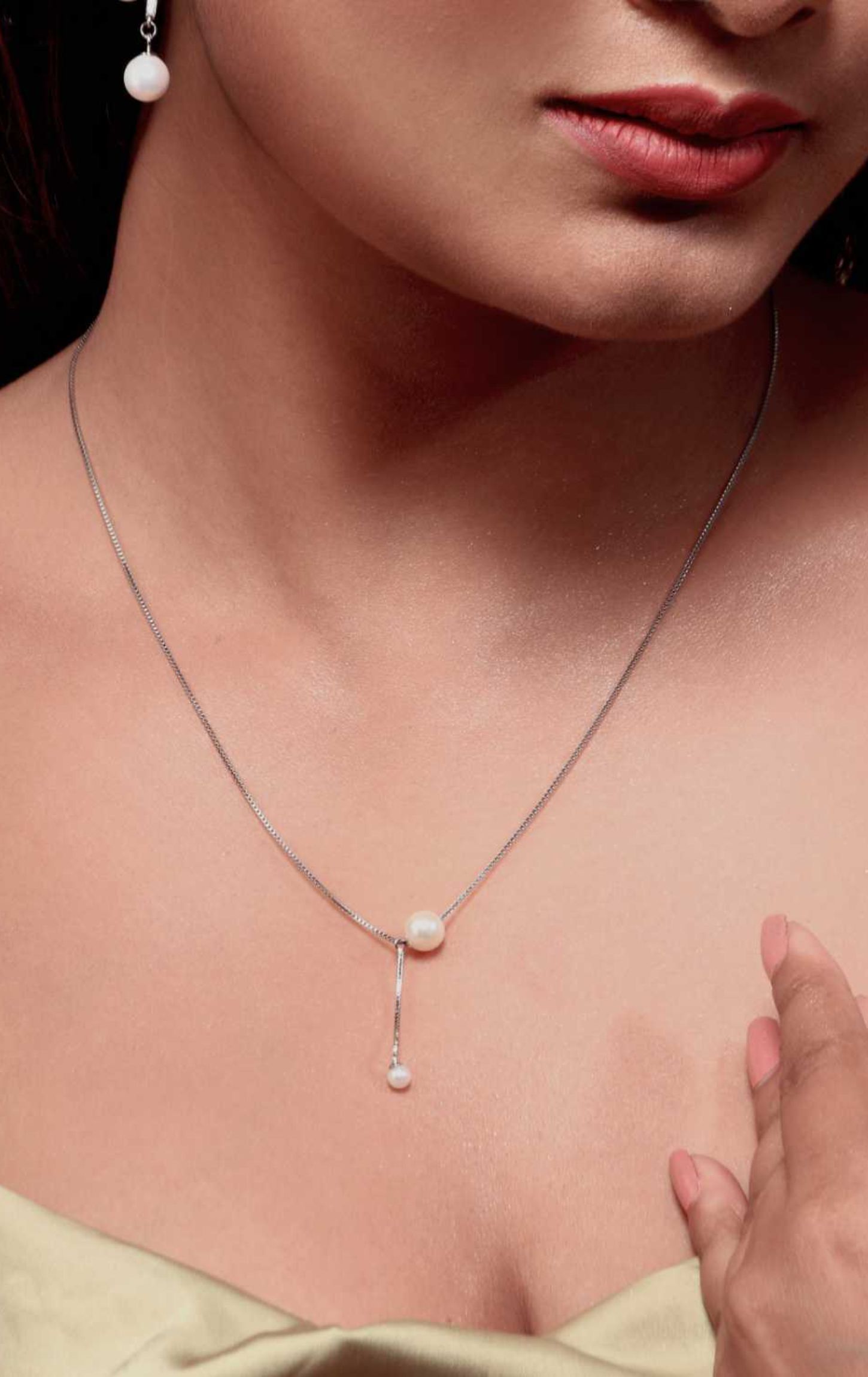 Pearl Dropping Pearl Charm Chain Silver