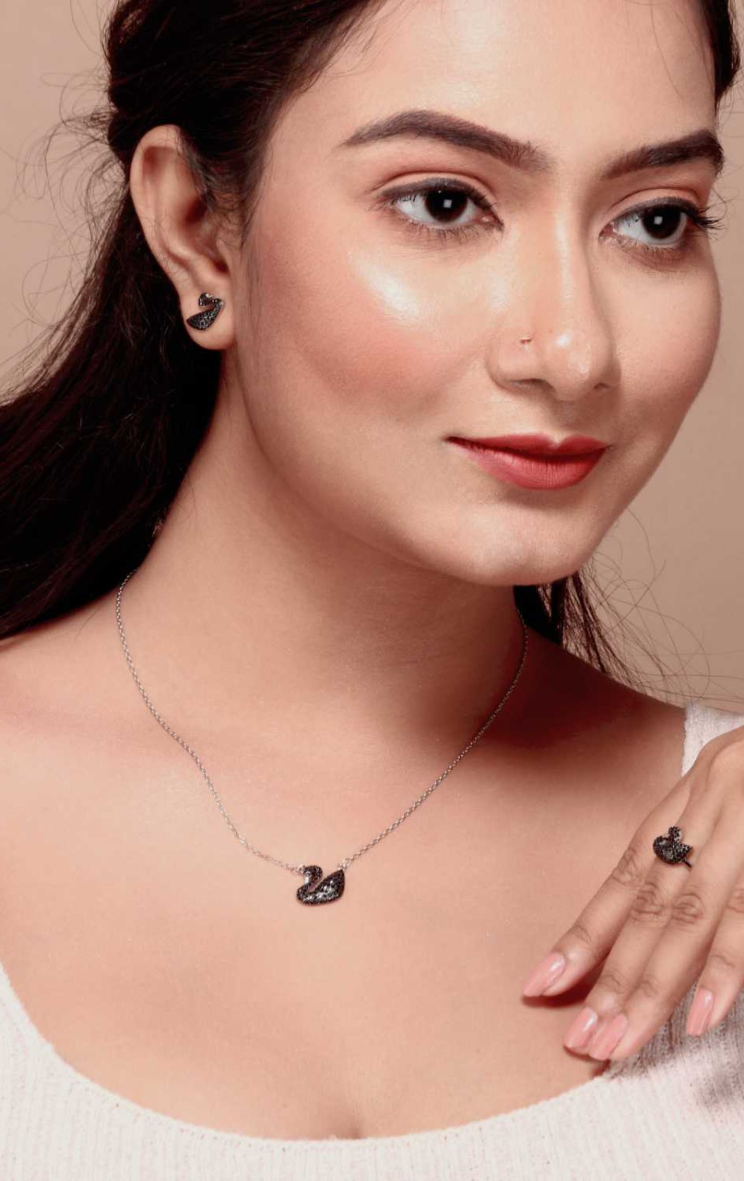 Zirconic Black Swan Pendant Silver