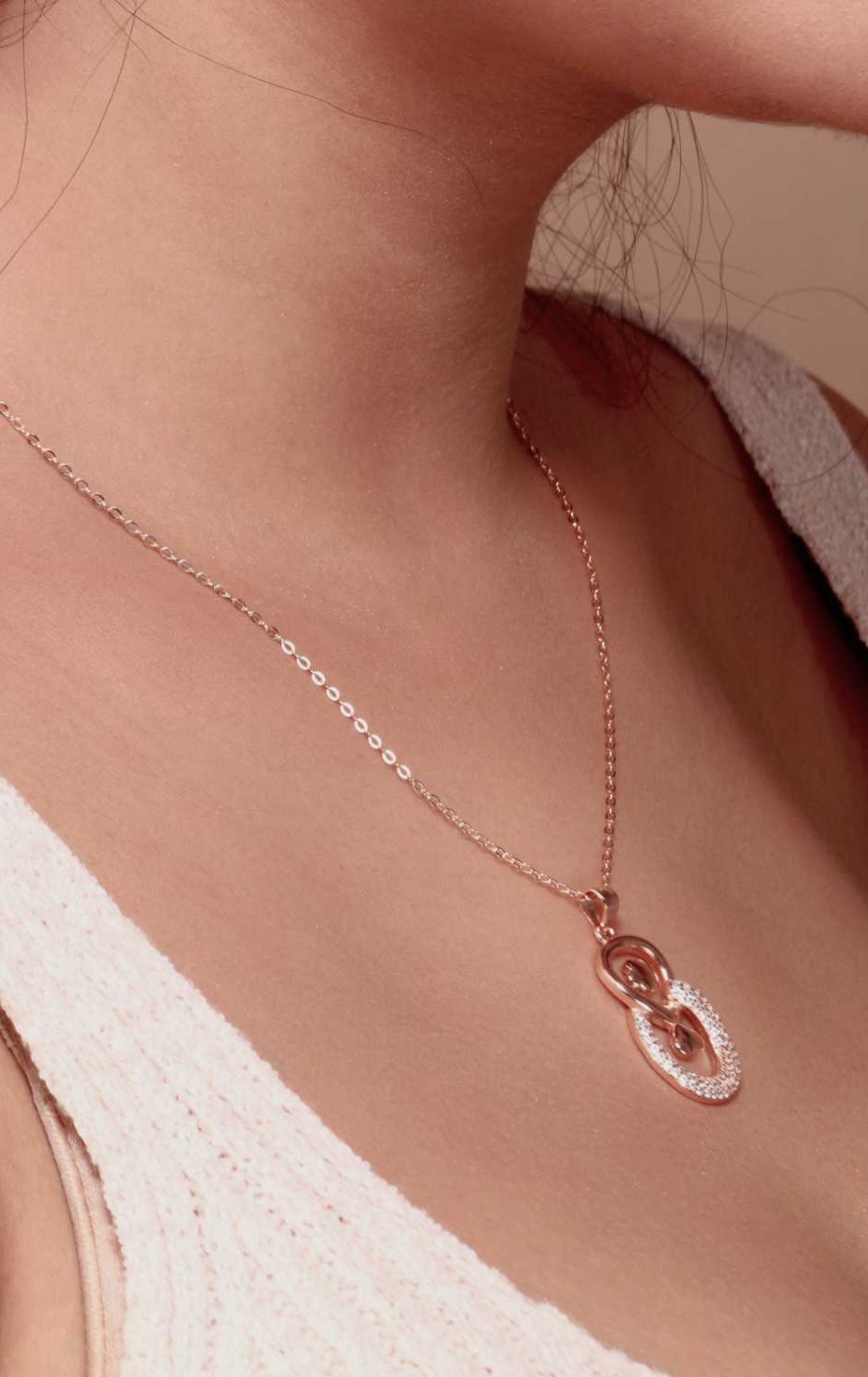 Contemporary Swarovski Zircon Rose Gold Pendant Set