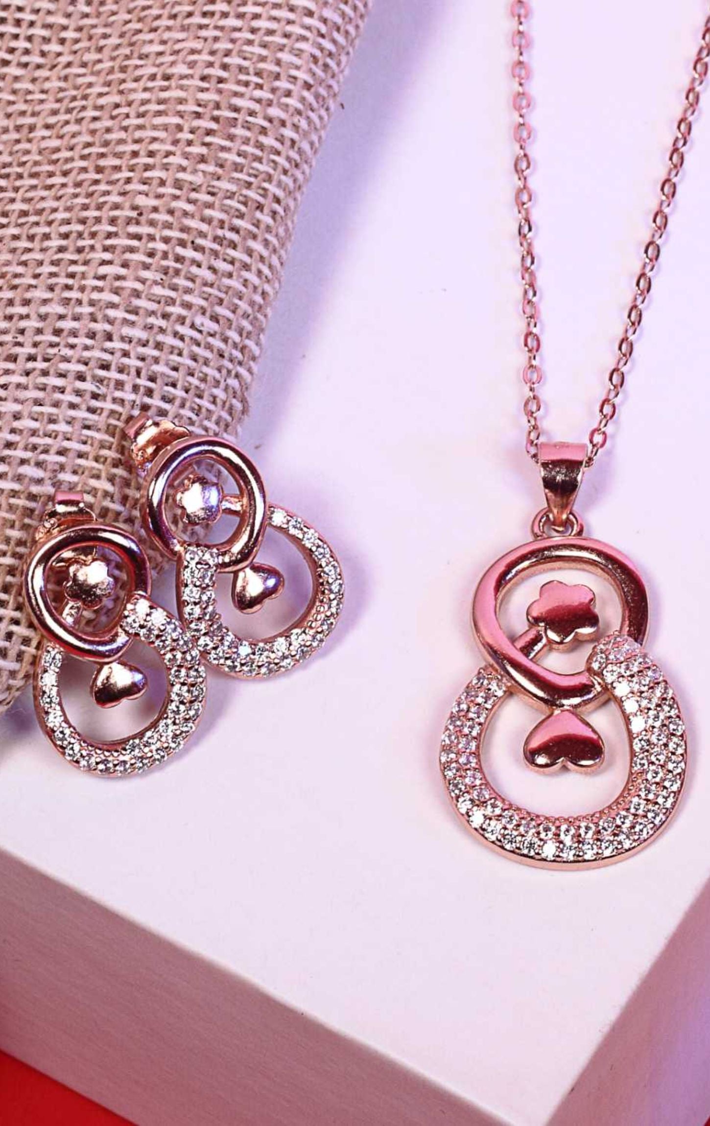 Contemporary Swarovski Zircon Rose Gold Pendant Set