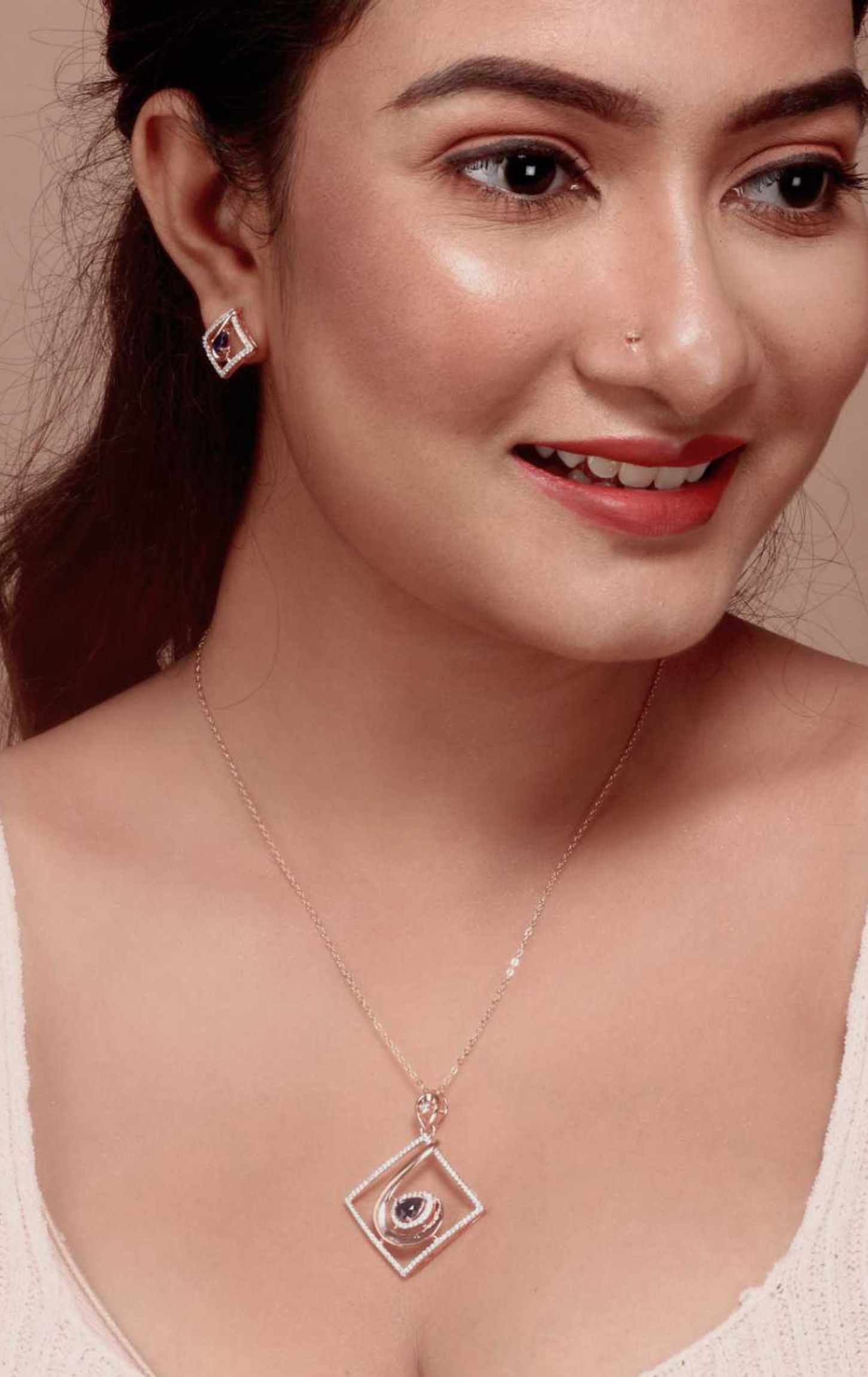 Majestic Ball In a Wave Pendant Set Silver