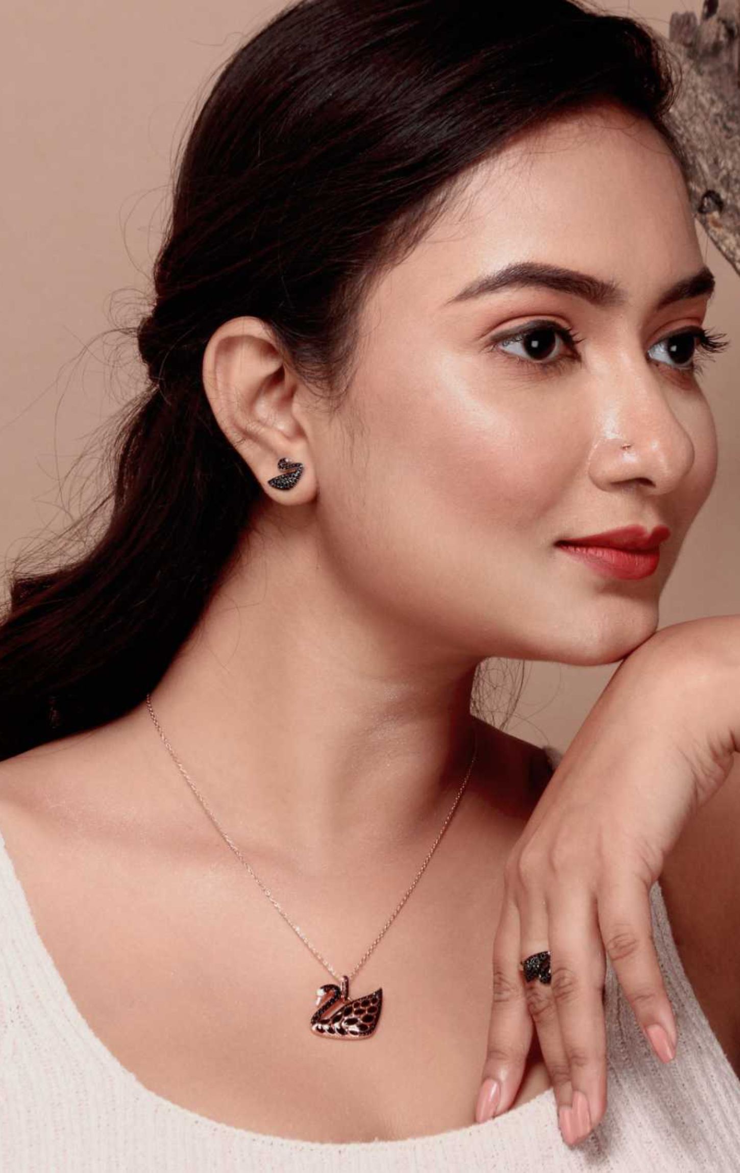 Swan Motif Black Swarovski Zircon Silver Ring