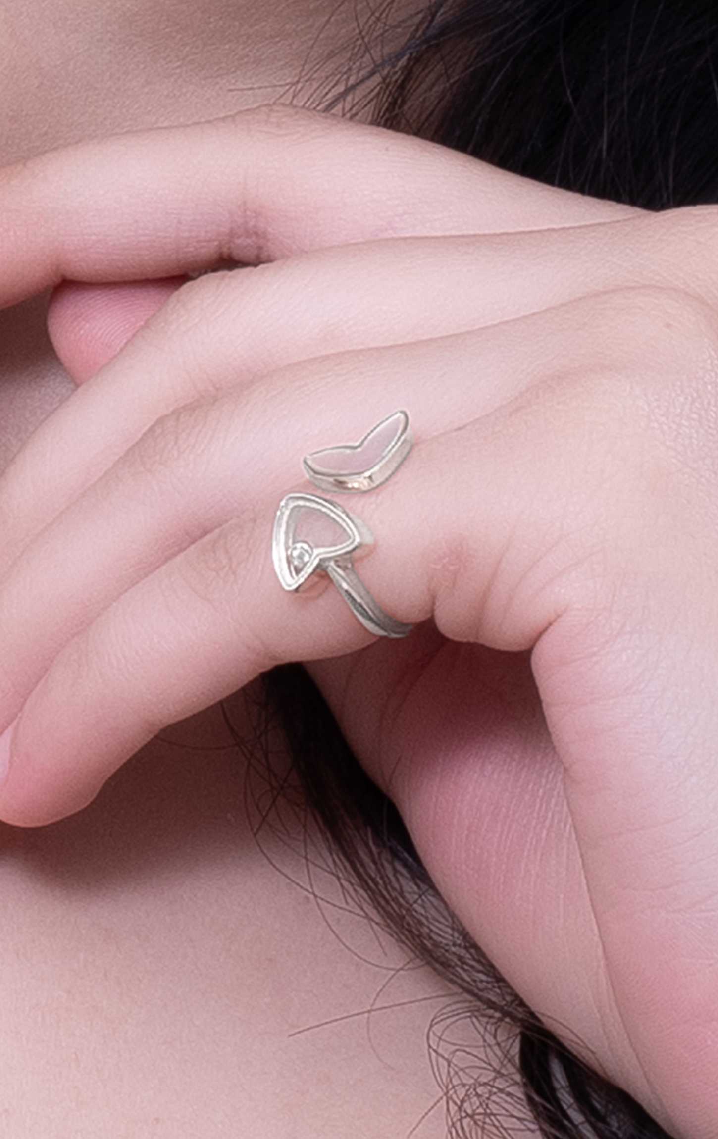 Mother-of-Pearl & Zircon Embedded Heart Ring