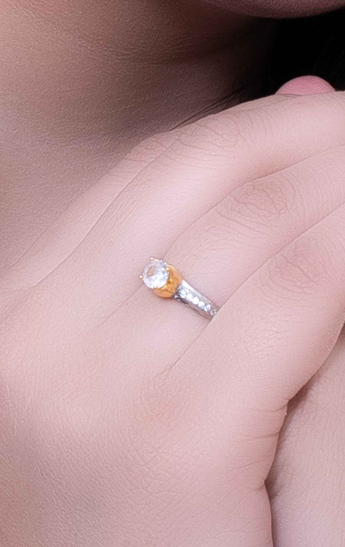 Soliaire Ring With Zirconia Gemstone